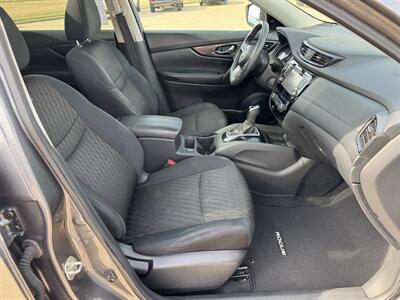 2017 Nissan Rogue SV AWD - Photo 16 - Lone Tree, IA 52755
