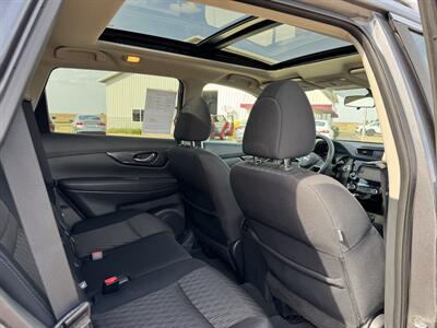 2017 Nissan Rogue SV AWD - Photo 13 - Lone Tree, IA 52755