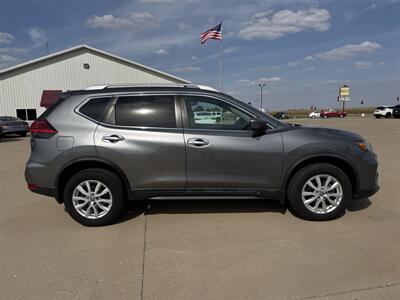 2017 Nissan Rogue SV AWD - Photo 3 - Lone Tree, IA 52755