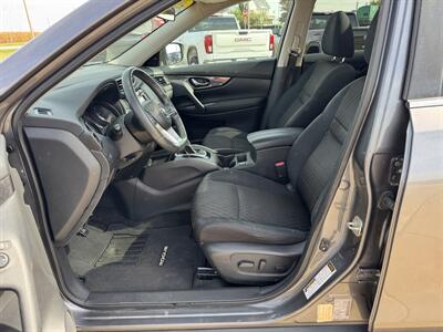 2017 Nissan Rogue SV AWD - Photo 8 - Lone Tree, IA 52755