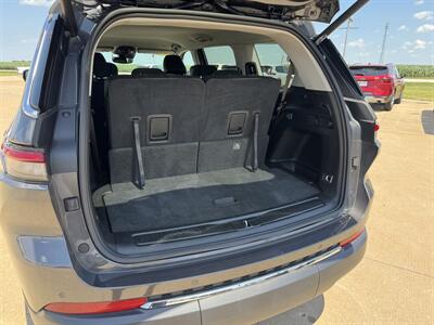2022 Jeep Grand Cherokee L Limited  4x4 - Photo 18 - Lone Tree, IA 52755