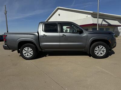 2023 Nissan Frontier SV  Crew Cab 4x4 - Photo 3 - Lone Tree, IA 52755