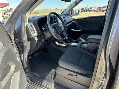 2023 Nissan Frontier SV  Crew Cab 4x4 - Photo 9 - Lone Tree, IA 52755