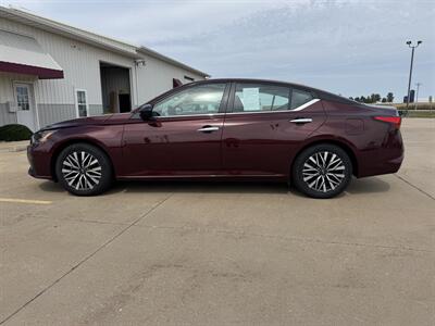 2024 Nissan Altima 2.5 SV   - Photo 4 - Lone Tree, IA 52755