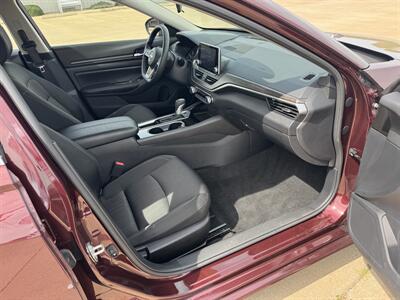 2024 Nissan Altima 2.5 SV   - Photo 15 - Lone Tree, IA 52755