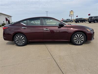 2024 Nissan Altima 2.5 SV   - Photo 3 - Lone Tree, IA 52755