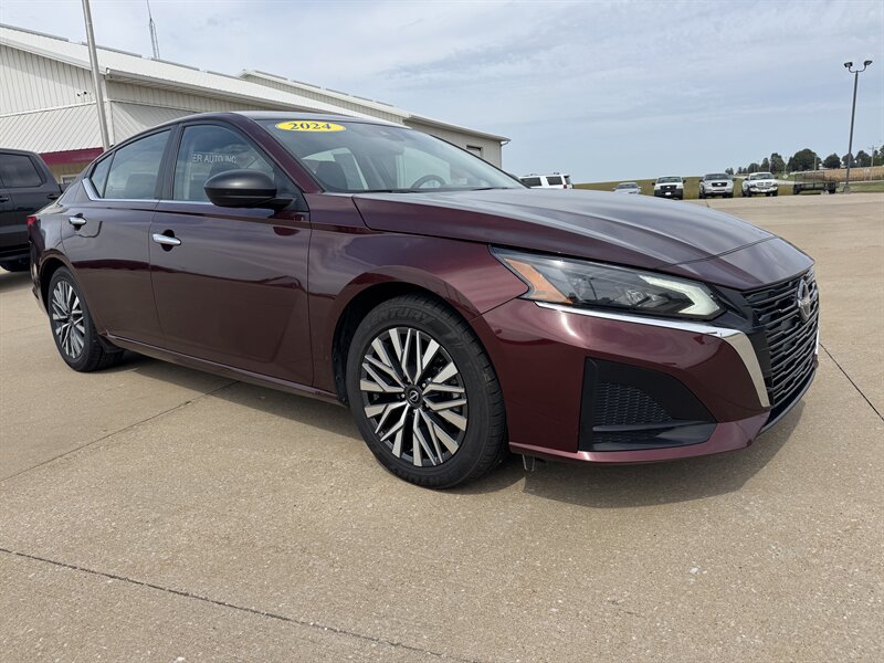 2024 Nissan Altima 2.5 SV - Photo 1 - Lone Tree, IA 52755