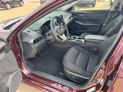2024 Nissan Altima 2.5 SV   - Photo 9 - Lone Tree, IA 52755