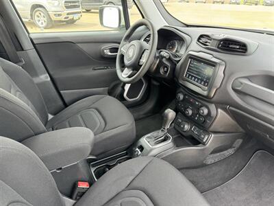 2019 Jeep Renegade Latitude  4x4 - Photo 17 - Lone Tree, IA 52755