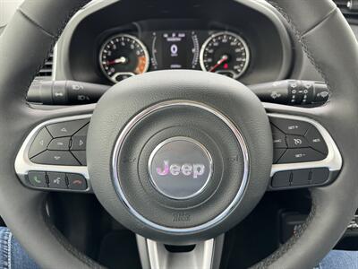 2019 Jeep Renegade Latitude  4x4 - Photo 10 - Lone Tree, IA 52755