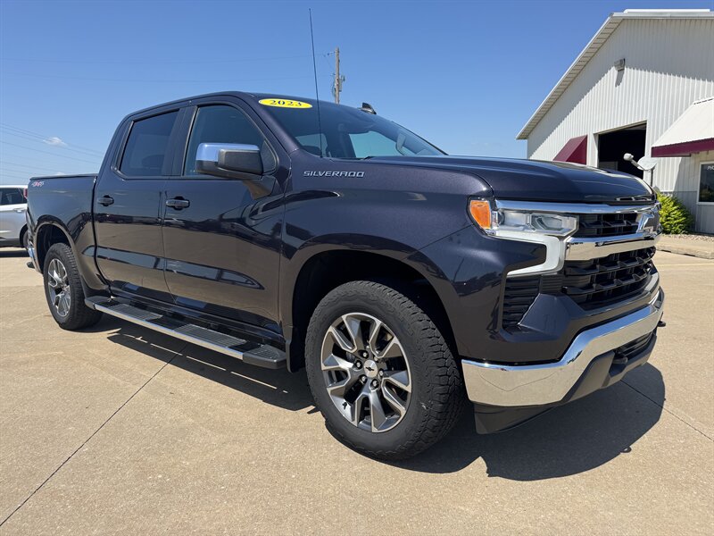 2022 Chevrolet Silverado 1500 LT  Crew Cab 4x4