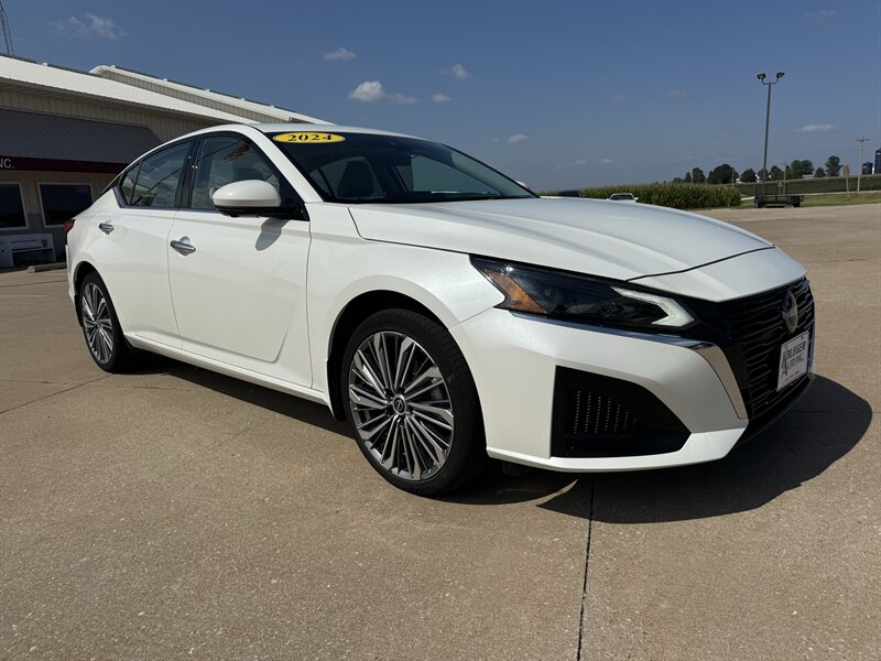 2024 Nissan Altima 2.5 SL   - Photo 1 - Lone Tree, IA 52755