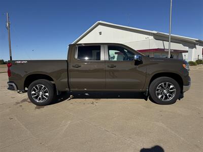 2024 Chevrolet Silverado 1500 LT  Crew Cab 4x4 - Photo 3 - Lone Tree, IA 52755