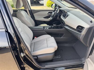2024 Nissan Rogue SV  AWD - Photo 16 - Lone Tree, IA 52755