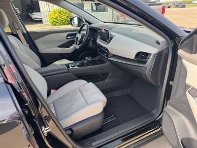 2024 Nissan Rogue SV  AWD - Photo 13 - Lone Tree, IA 52755