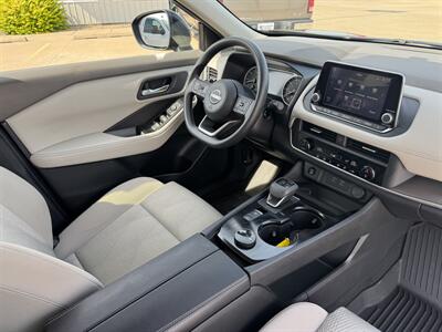 2024 Nissan Rogue SV  AWD - Photo 14 - Lone Tree, IA 52755