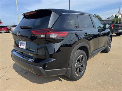 2024 Nissan Rogue SV  AWD - Photo 5 - Lone Tree, IA 52755