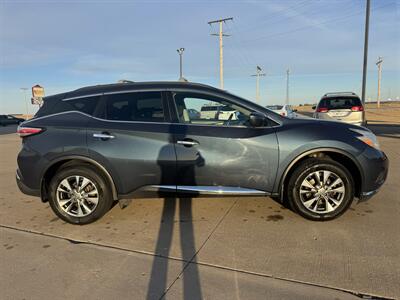 2017 Nissan Murano SV   - Photo 4 - Lone Tree, IA 52755