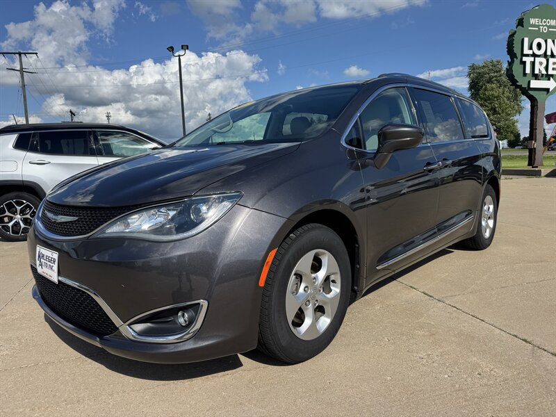 2017 Chrysler Pacifica Touring-L Plus's photo