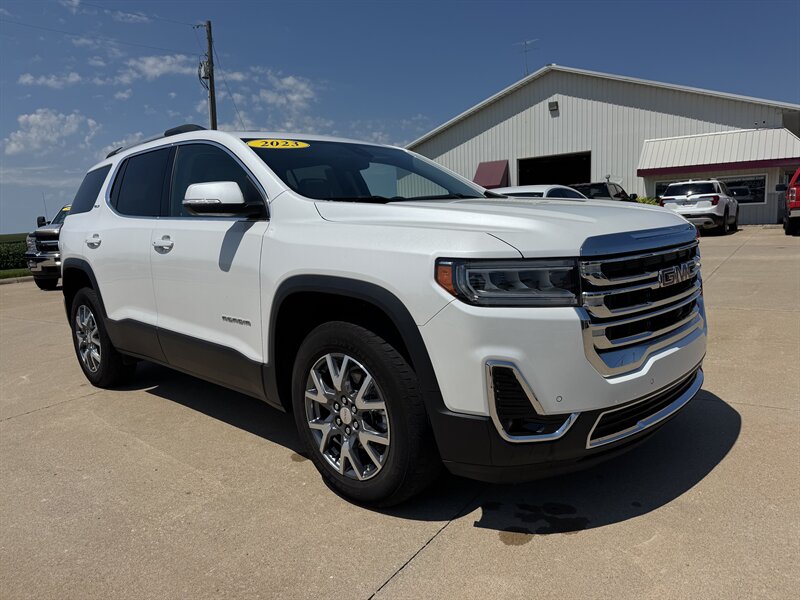 2023 GMC Acadia SLT AWD - Photo 1 - Lone Tree, IA 52755