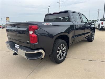 2022 Chevrolet Silverado 1500 LT  Crew Cab 4x4 - Photo 6 - Lone Tree, IA 52755