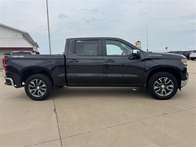 2022 Chevrolet Silverado 1500 LT  Crew Cab 4x4 - Photo 3 - Lone Tree, IA 52755