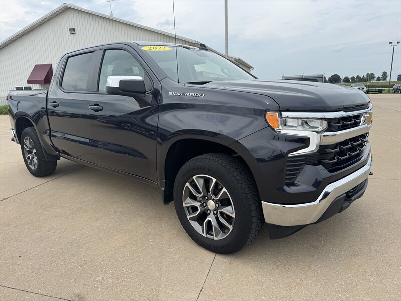 2022 Chevrolet Silverado 1500 LT  Crew Cab 4x4
