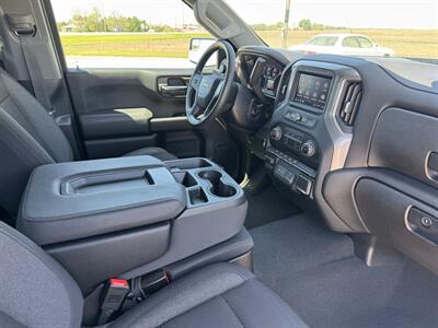 2024 Chevrolet Silverado 1500 Custom Crew Cab 4x4 - Photo 15 - Lone Tree, IA 52755