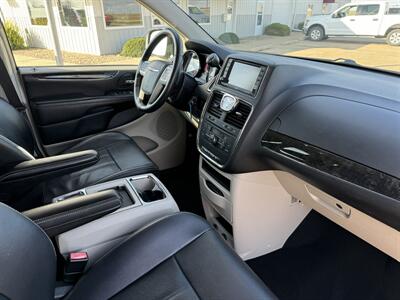 2014 Chrysler Town & Country Touring   - Photo 12 - Lone Tree, IA 52755