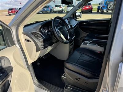 2014 Chrysler Town & Country Touring   - Photo 8 - Lone Tree, IA 52755