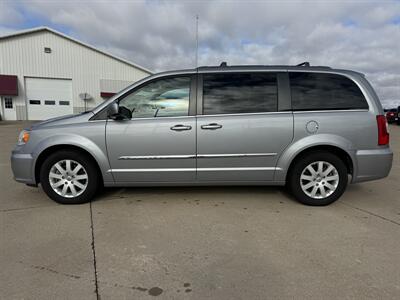 2014 Chrysler Town & Country Touring   - Photo 6 - Lone Tree, IA 52755