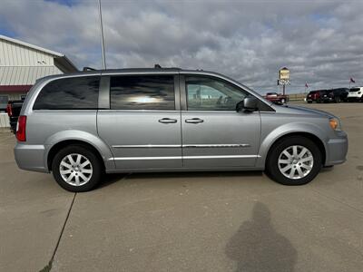 2014 Chrysler Town & Country Touring   - Photo 5 - Lone Tree, IA 52755