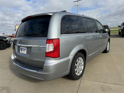 2014 Chrysler Town & Country Touring   - Photo 4 - Lone Tree, IA 52755