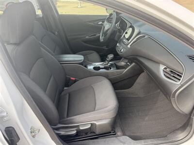 2023 Chevrolet Malibu LT - Photo 13 - Lone Tree, IA 52755