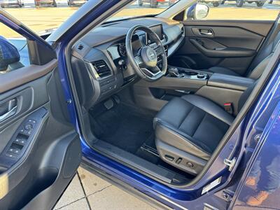 2022 Nissan Rogue SV  AWD - Photo 9 - Lone Tree, IA 52755