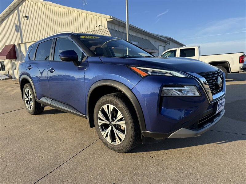 2022 Nissan Rogue SV's photo