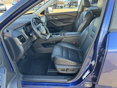 2022 Nissan Rogue SV  AWD - Photo 8 - Lone Tree, IA 52755