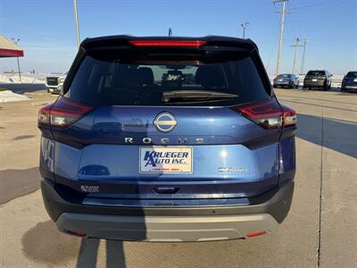 2022 Nissan Rogue SV  AWD - Photo 18 - Lone Tree, IA 52755