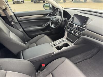 2022 Honda Accord Hybrid   - Photo 16 - Lone Tree, IA 52755