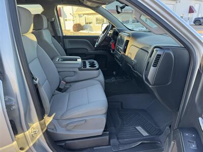 2018 Chevrolet Silverado 1500 Custom  Crew Cab 4x4 - Photo 14 - Lone Tree, IA 52755