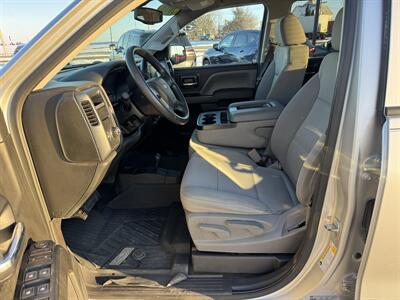 2018 Chevrolet Silverado 1500 Custom  Crew Cab 4x4 - Photo 7 - Lone Tree, IA 52755