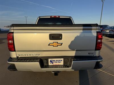 2018 Chevrolet Silverado 1500 Custom  Crew Cab 4x4 - Photo 16 - Lone Tree, IA 52755
