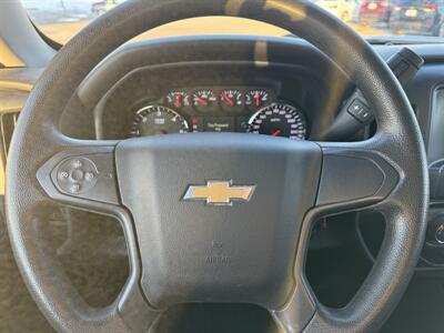 2018 Chevrolet Silverado 1500 Custom  Crew Cab 4x4 - Photo 10 - Lone Tree, IA 52755