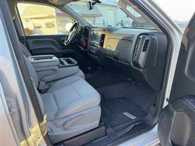 2018 Chevrolet Silverado 1500 Custom  Crew Cab 4x4 - Photo 13 - Lone Tree, IA 52755