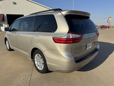 2017 Toyota Sienna XLE 8-Passenger   - Photo 5 - Lone Tree, IA 52755
