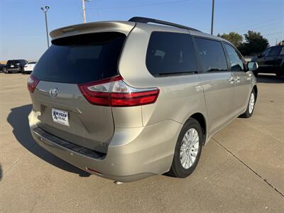 2017 Toyota Sienna XLE 8-Passenger   - Photo 6 - Lone Tree, IA 52755