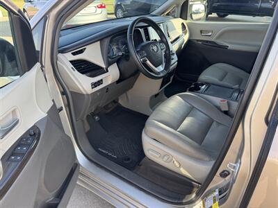 2017 Toyota Sienna XLE 8-Passenger   - Photo 7 - Lone Tree, IA 52755