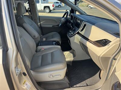 2017 Toyota Sienna XLE 8-Passenger   - Photo 16 - Lone Tree, IA 52755