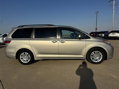 2017 Toyota Sienna XLE 8-Passenger   - Photo 4 - Lone Tree, IA 52755