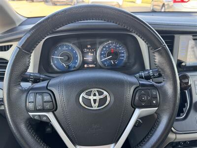 2017 Toyota Sienna XLE 8-Passenger   - Photo 11 - Lone Tree, IA 52755